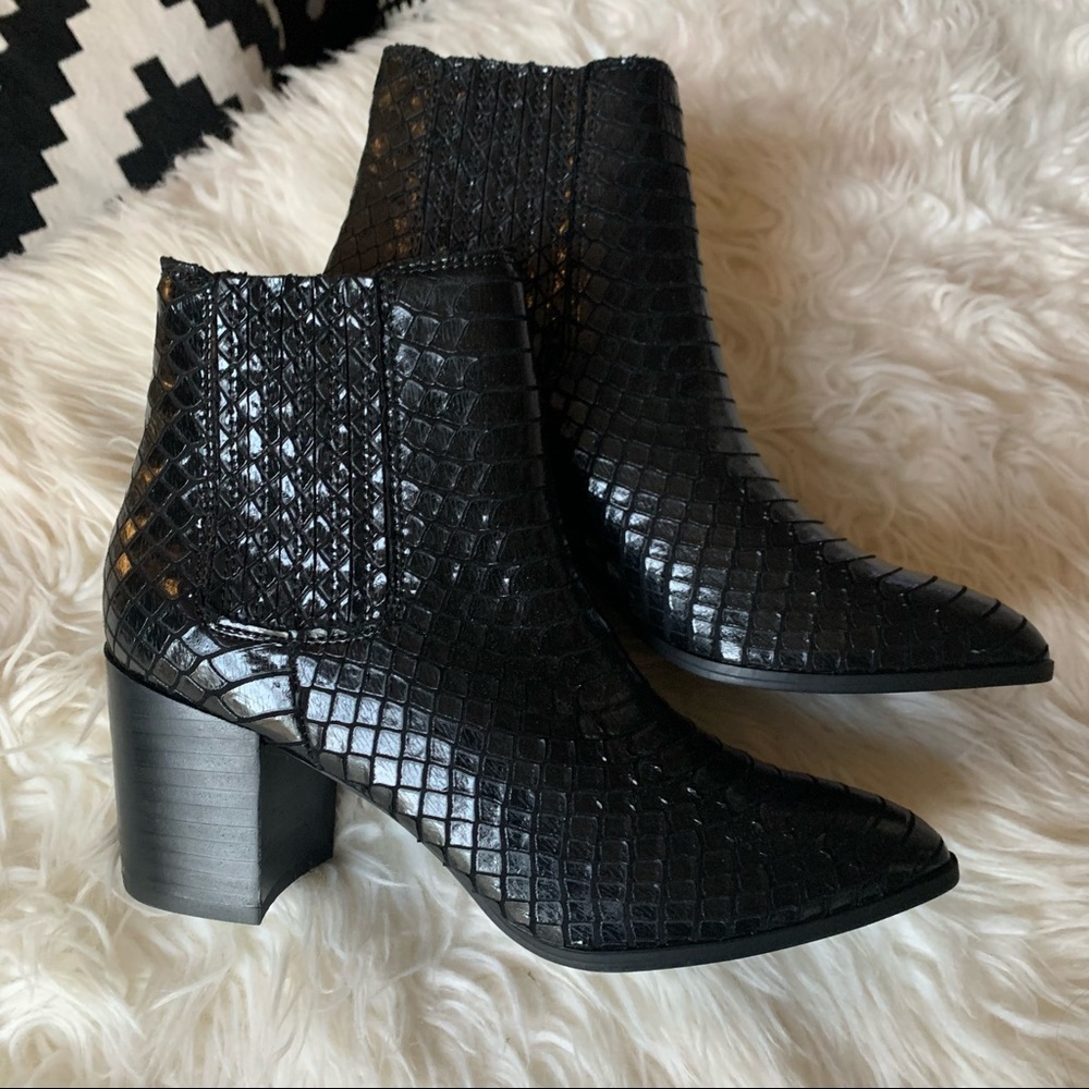 NEW Steve Madden black snake Jain booties | 6.5